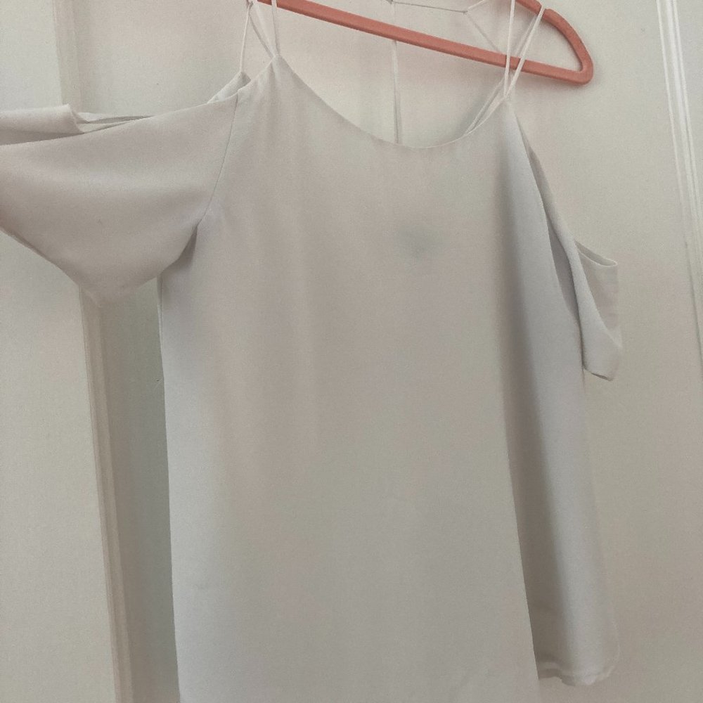 Naked Zebra Cold Shoulder Ruffle Sleeve Blouse M off white